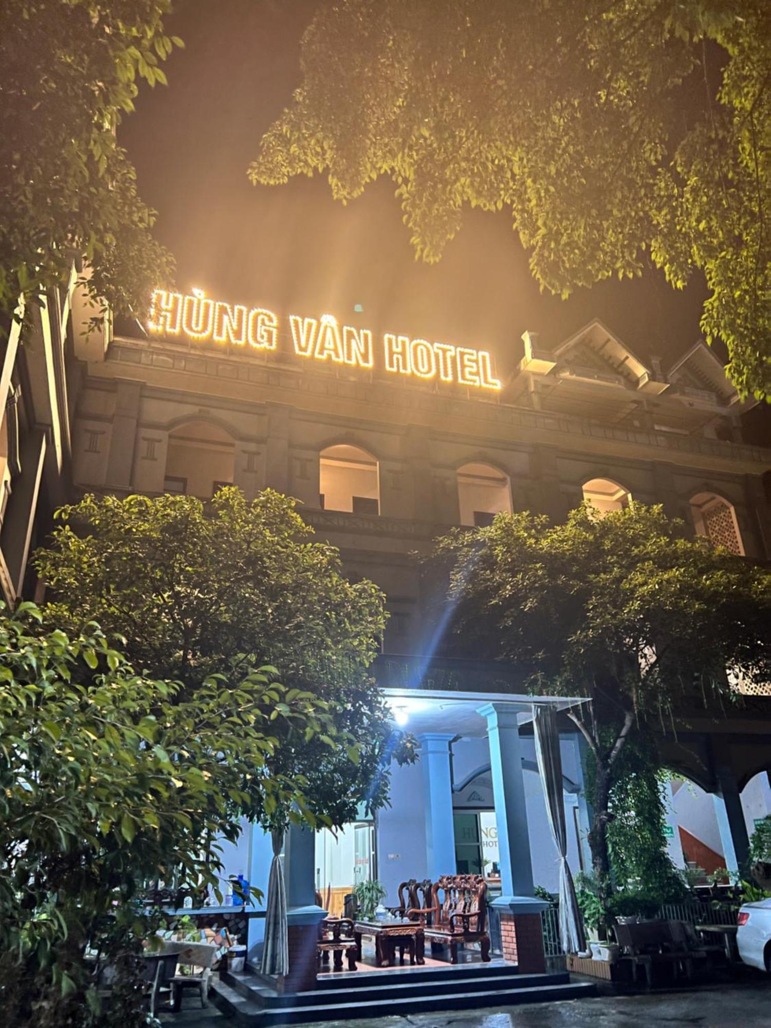 Khach San Hung Van Hotel Ha Giang Exterior photo